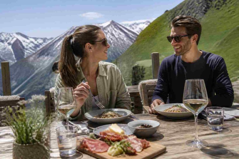 Ischgl: Kulinarik, Skigebiet und Bergsommer im Tiroler Paznauntal